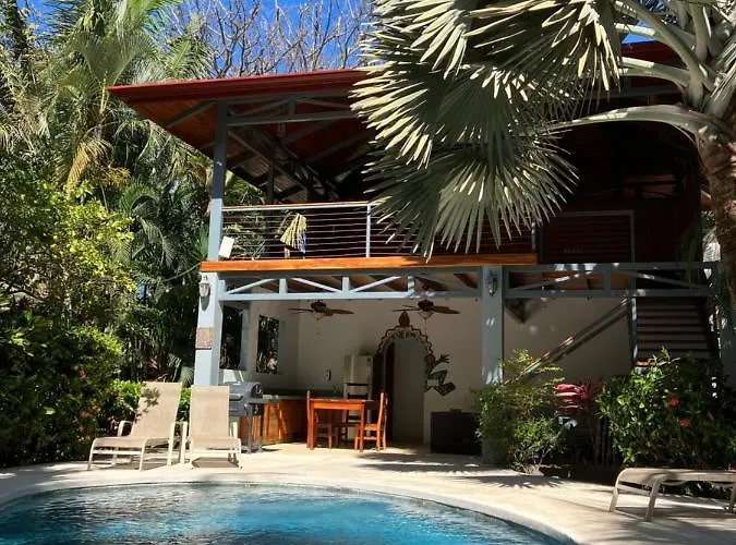 Tortuga Lodge *