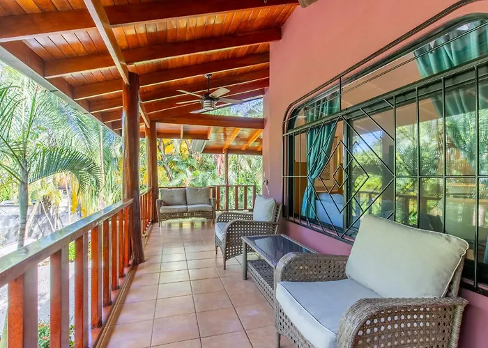 Tortuga Lodge *