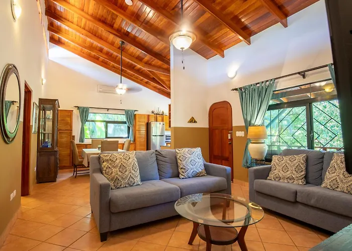 Tortuga Lodge *