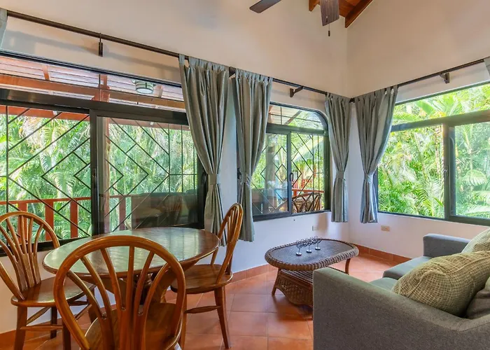Tortuga Lodge